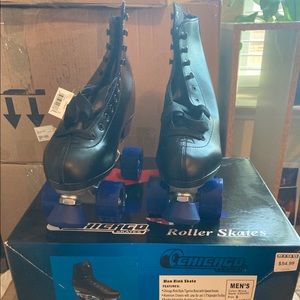 Chicago roller skates (NWT)